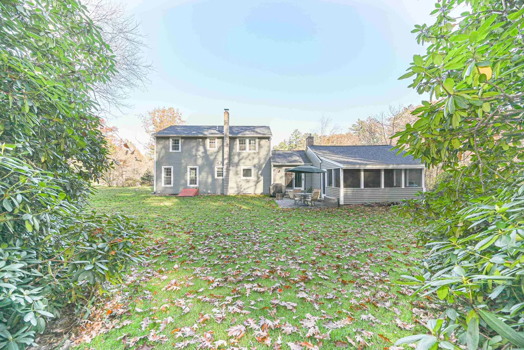 25 Green Meadow Lane Bedford NH 03110