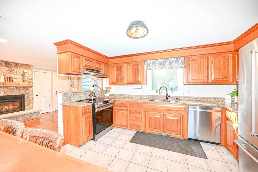 25 Green Meadow Lane Bedford NH 03110