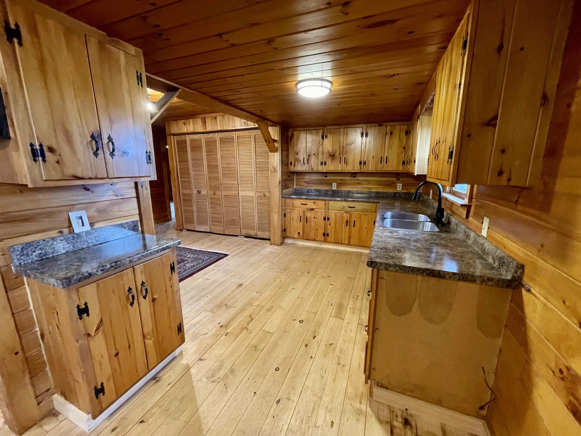 1999 Dexter Mountain Road Glover VT 05839