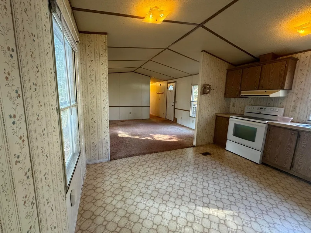 63 Briarwood Road Lebanon ME 04027-3424