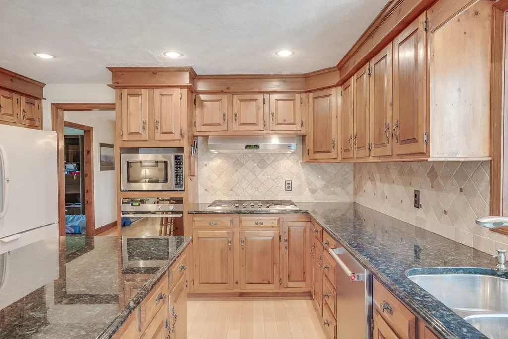 10 Hilltop Road Plaistow NH 03865