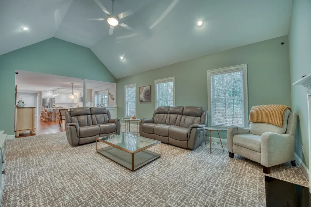 9 Carriage Hill Lane Dover NH 03820