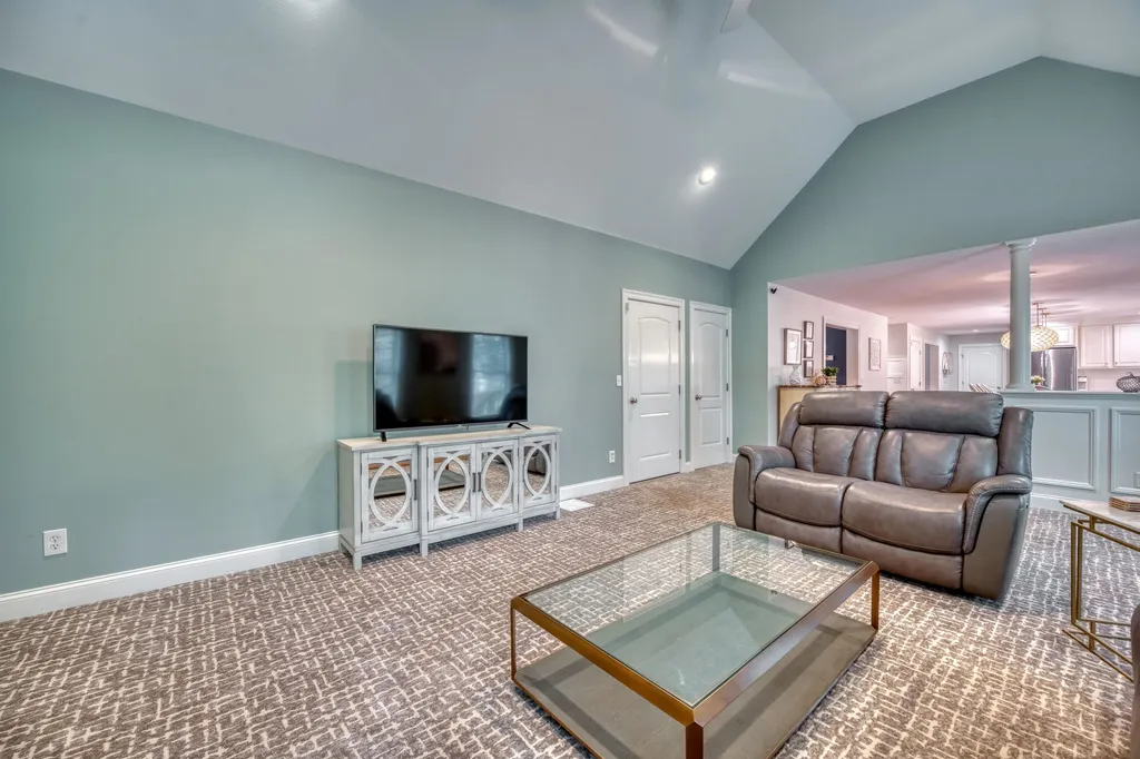 9 Carriage Hill Lane Dover NH 03820
