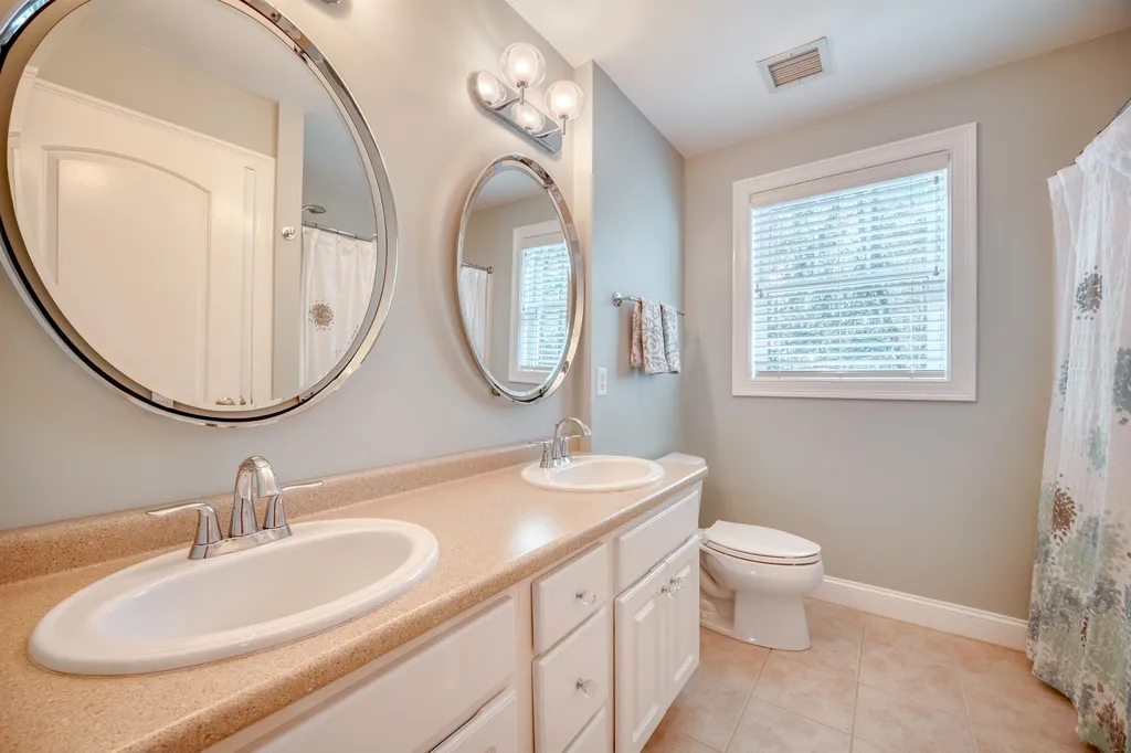 9 Carriage Hill Lane Dover NH 03820
