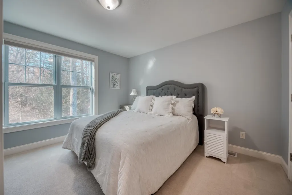 9 Carriage Hill Lane Dover NH 03820