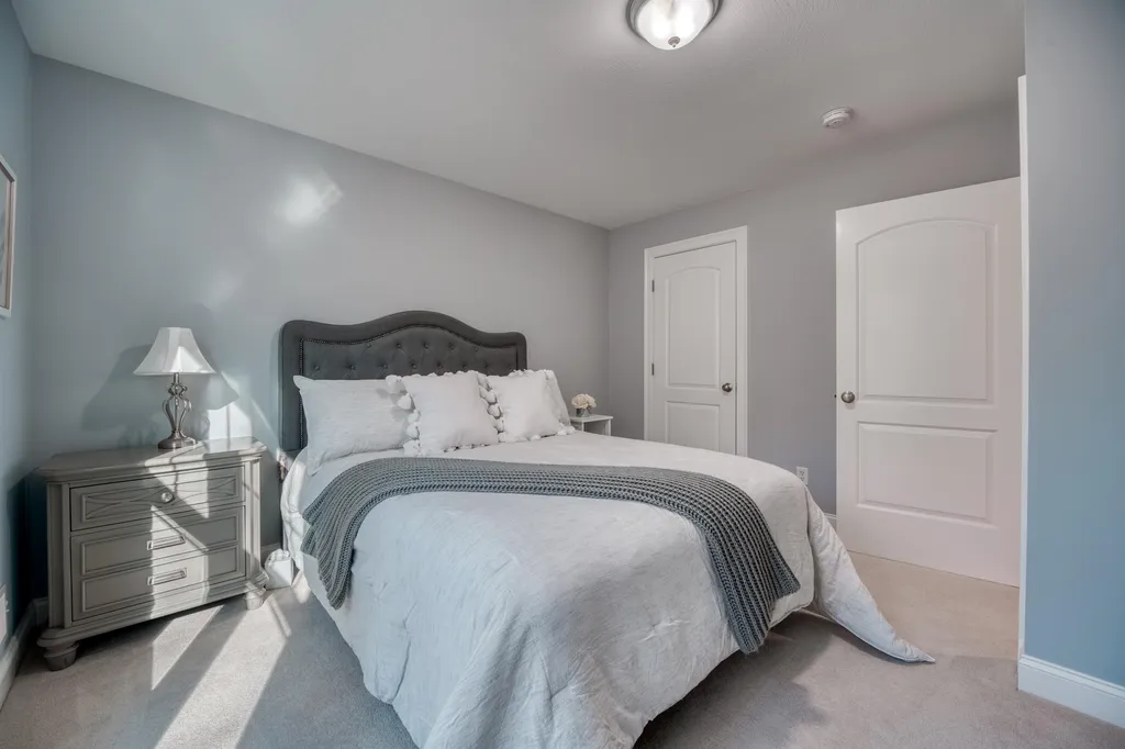 9 Carriage Hill Lane Dover NH 03820
