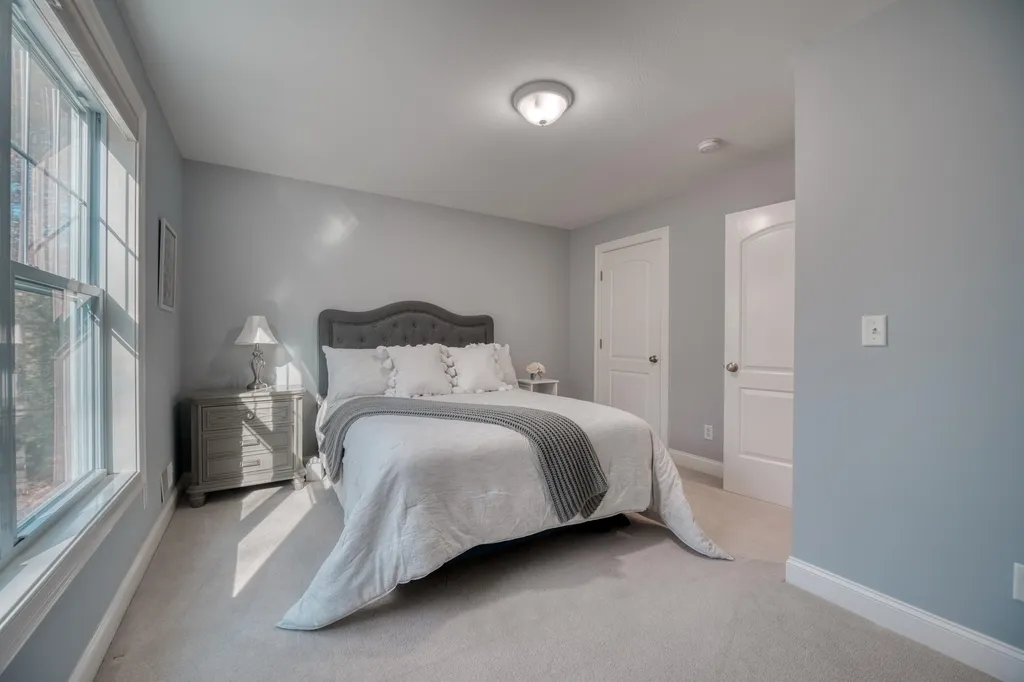 9 Carriage Hill Lane Dover NH 03820