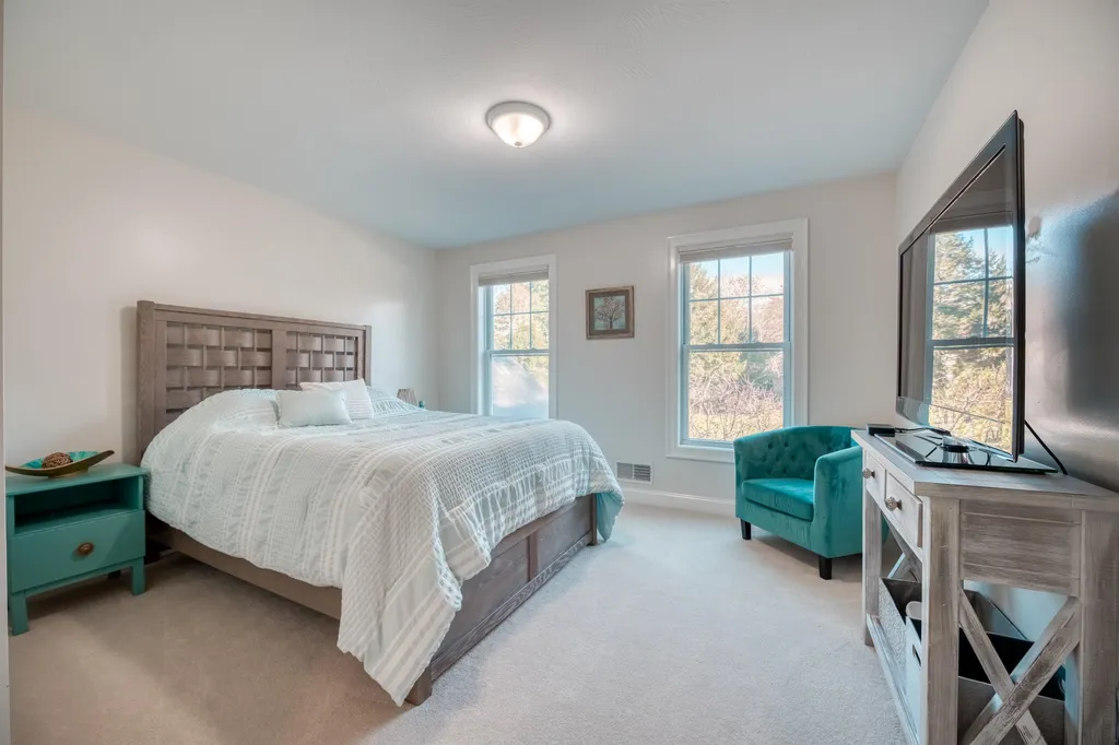 9 Carriage Hill Lane Dover NH 03820
