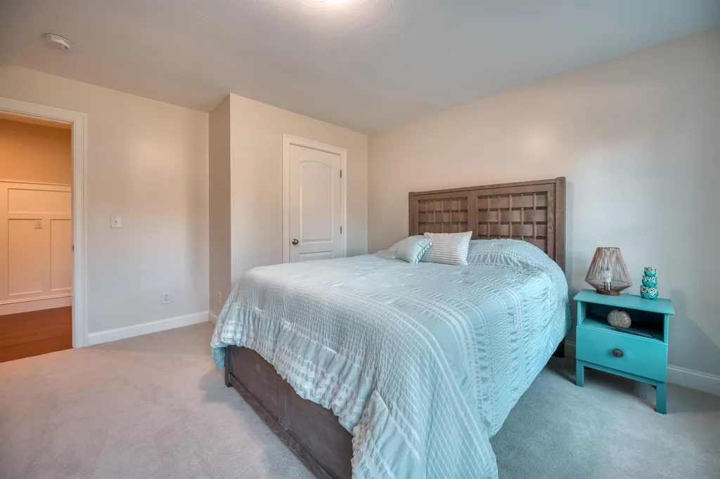 9 Carriage Hill Lane Dover NH 03820