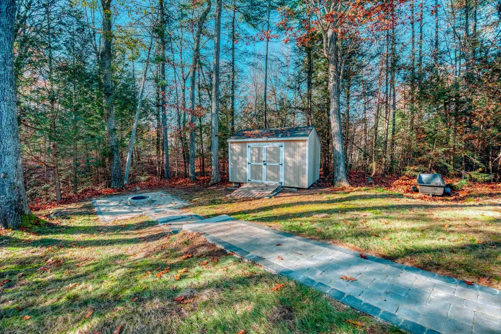 9 Carriage Hill Lane Dover NH 03820