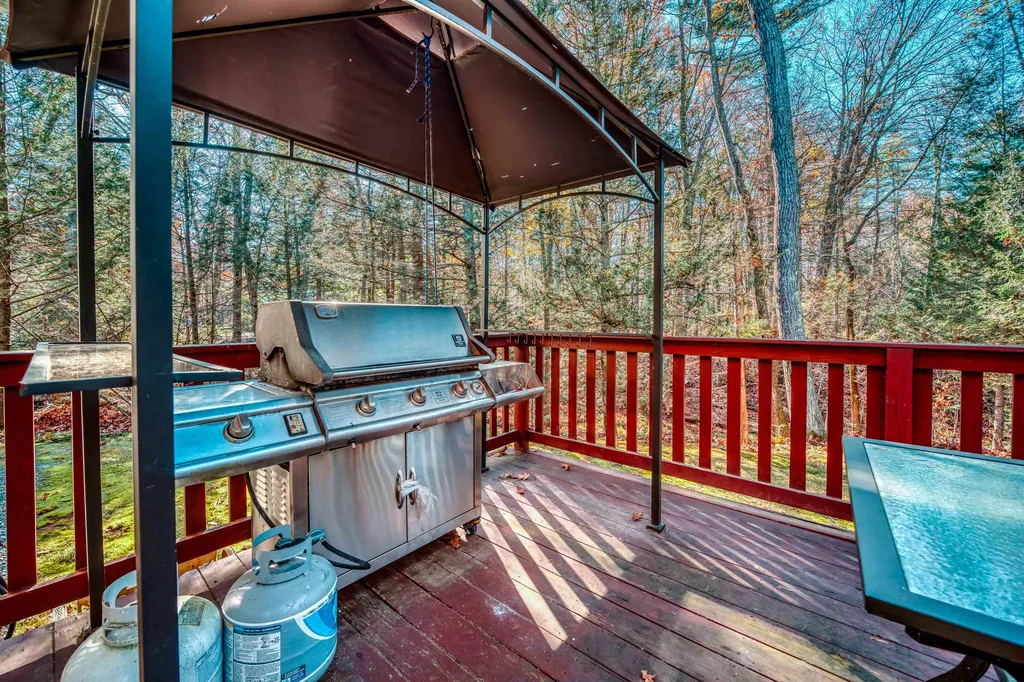 9 Carriage Hill Lane Dover NH 03820