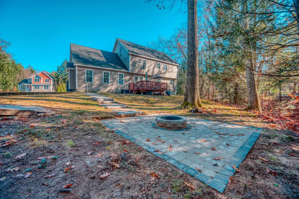 9 Carriage Hill Lane Dover NH 03820
