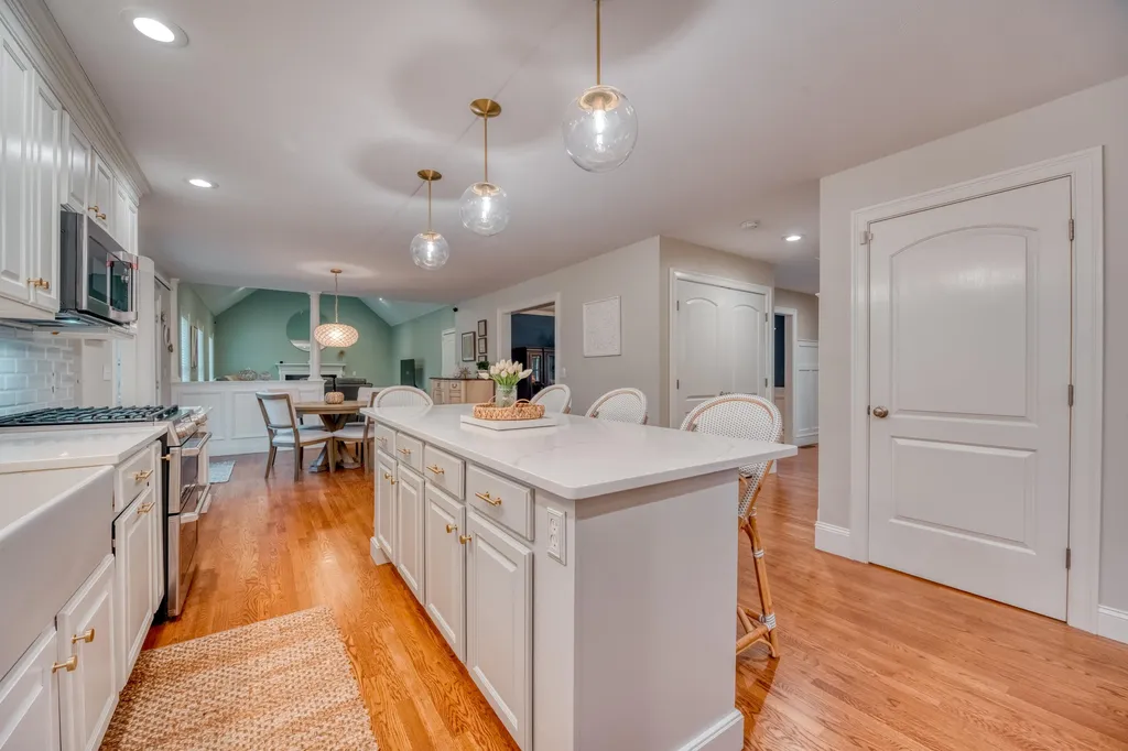 9 Carriage Hill Lane Dover NH 03820