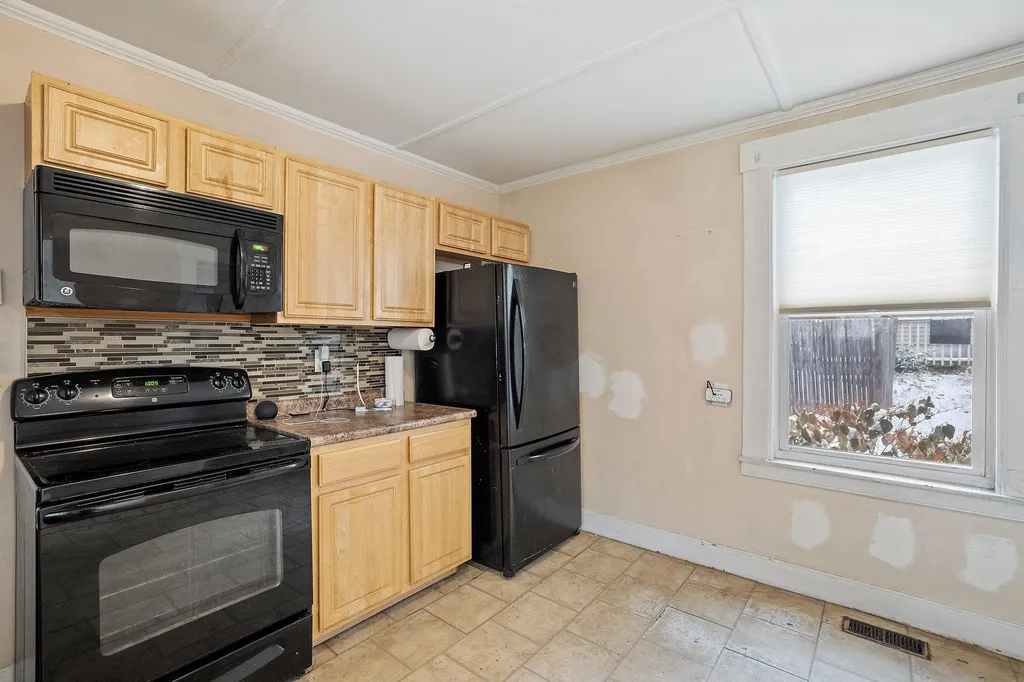 17 Mill Street Tilton NH 03276