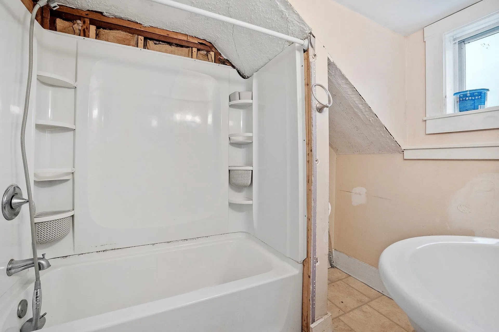 17 Mill Street Tilton NH 03276