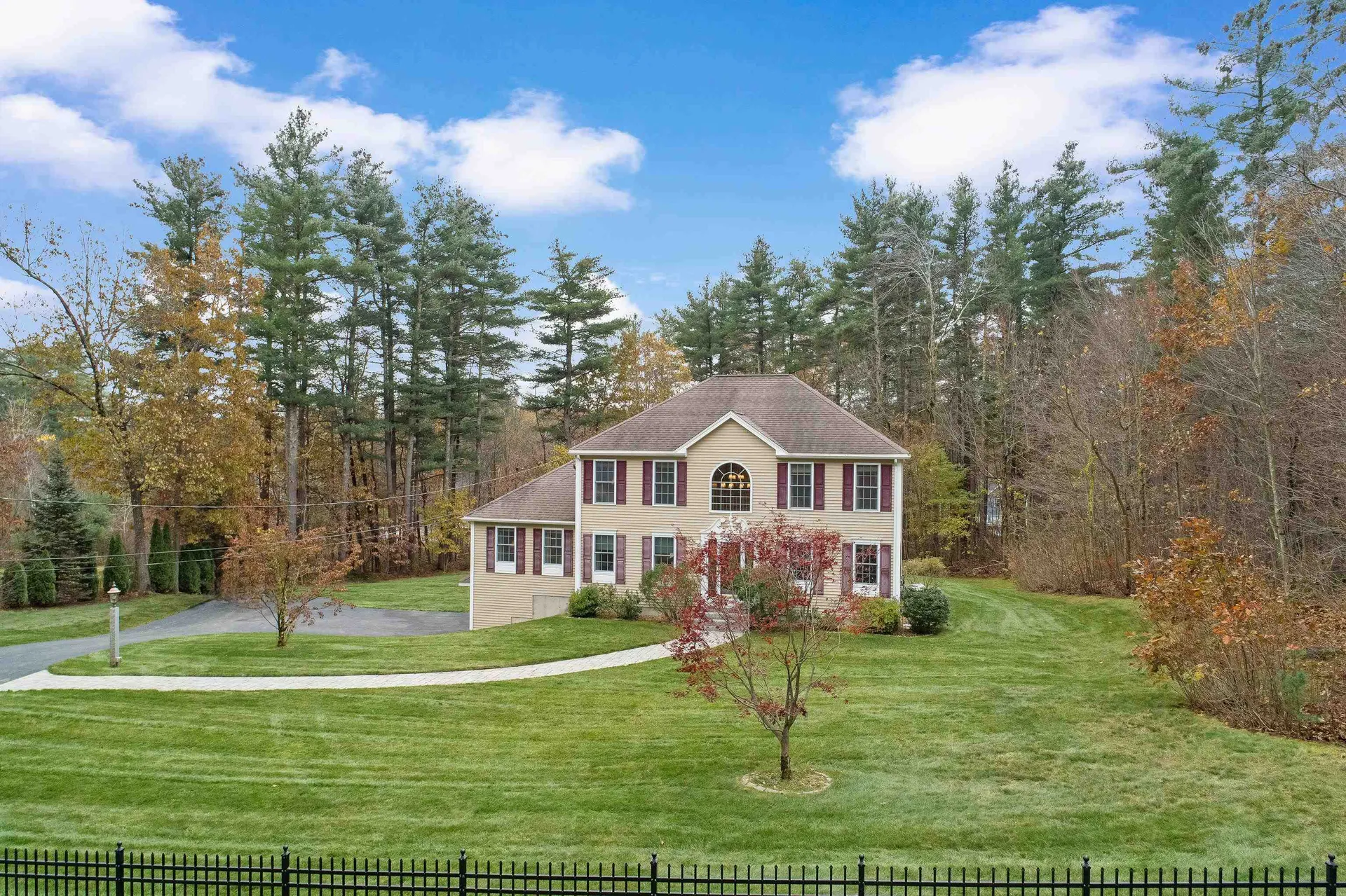 53 Lawrence Road Hudson NH 03051