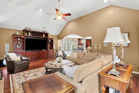 MLS: 4977697