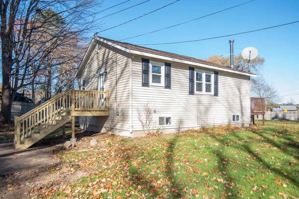 14 Babscott Lane Kingston NH 03848