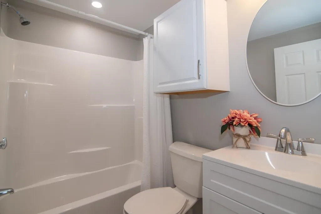 14 Babscott Lane Kingston NH 03848