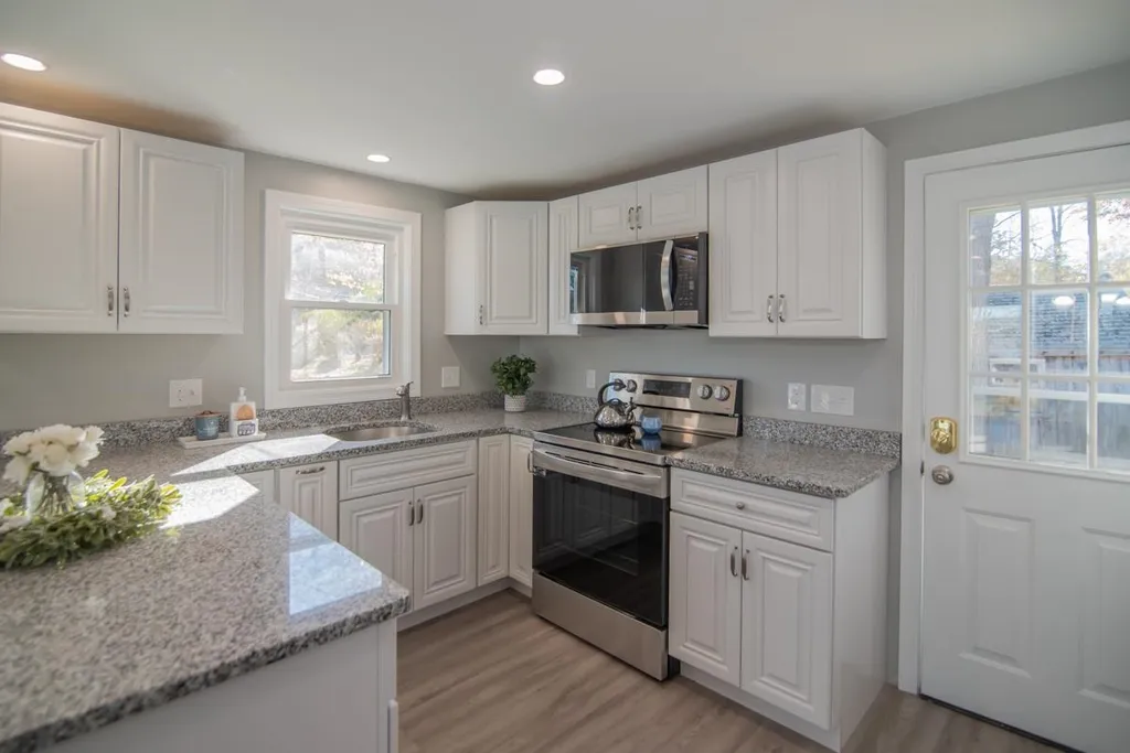 14 Babscott Lane Kingston NH 03848