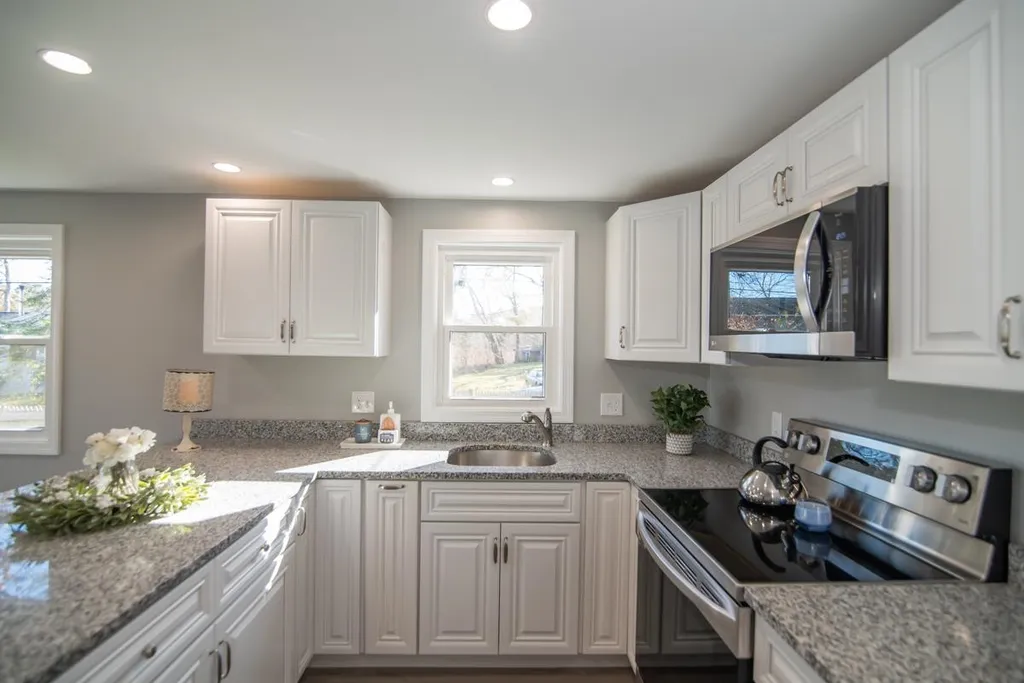 14 Babscott Lane Kingston NH 03848