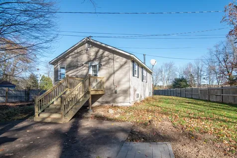 14 Babscott Lane Kingston NH 03848