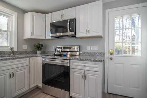 14 Babscott Lane Kingston NH 03848