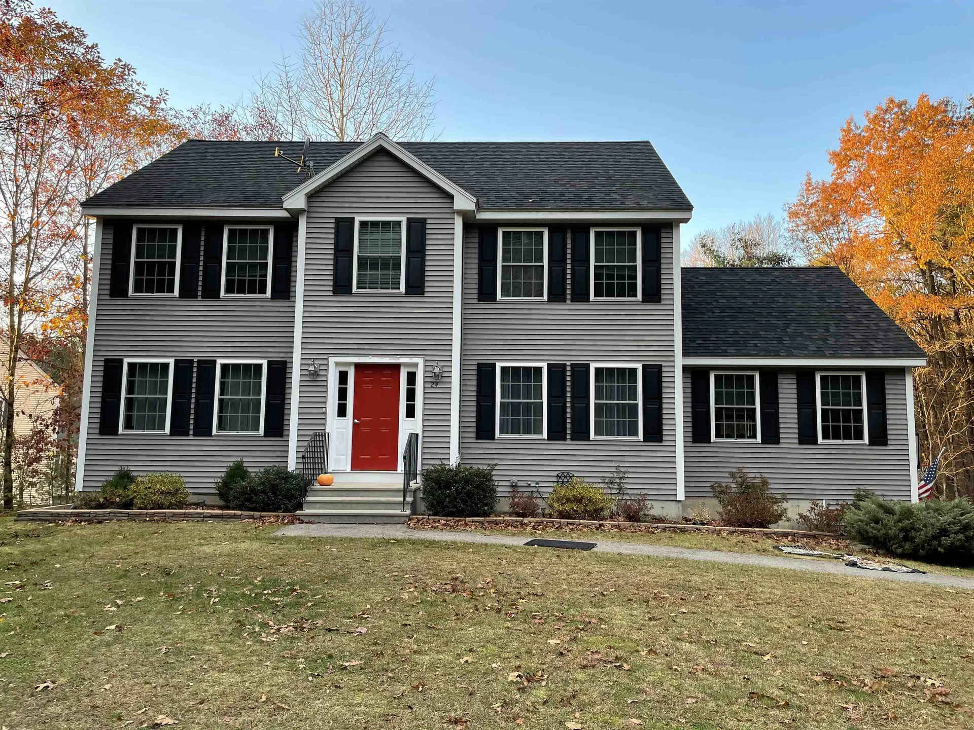 24 Robinson Lane Pelham NH 03076