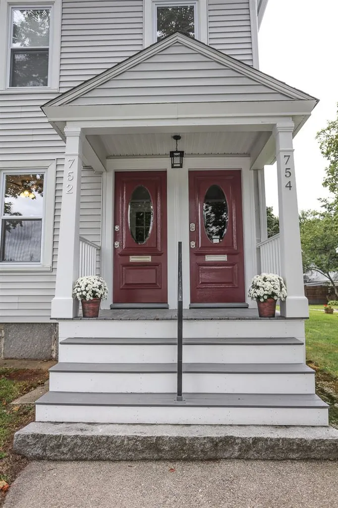 752 Hevey Street Manchester NH 03102