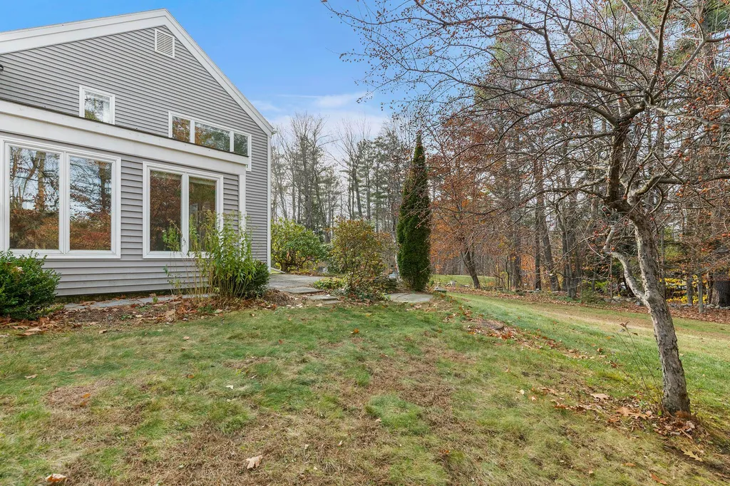 75 Hilltop Place New London NH 03257