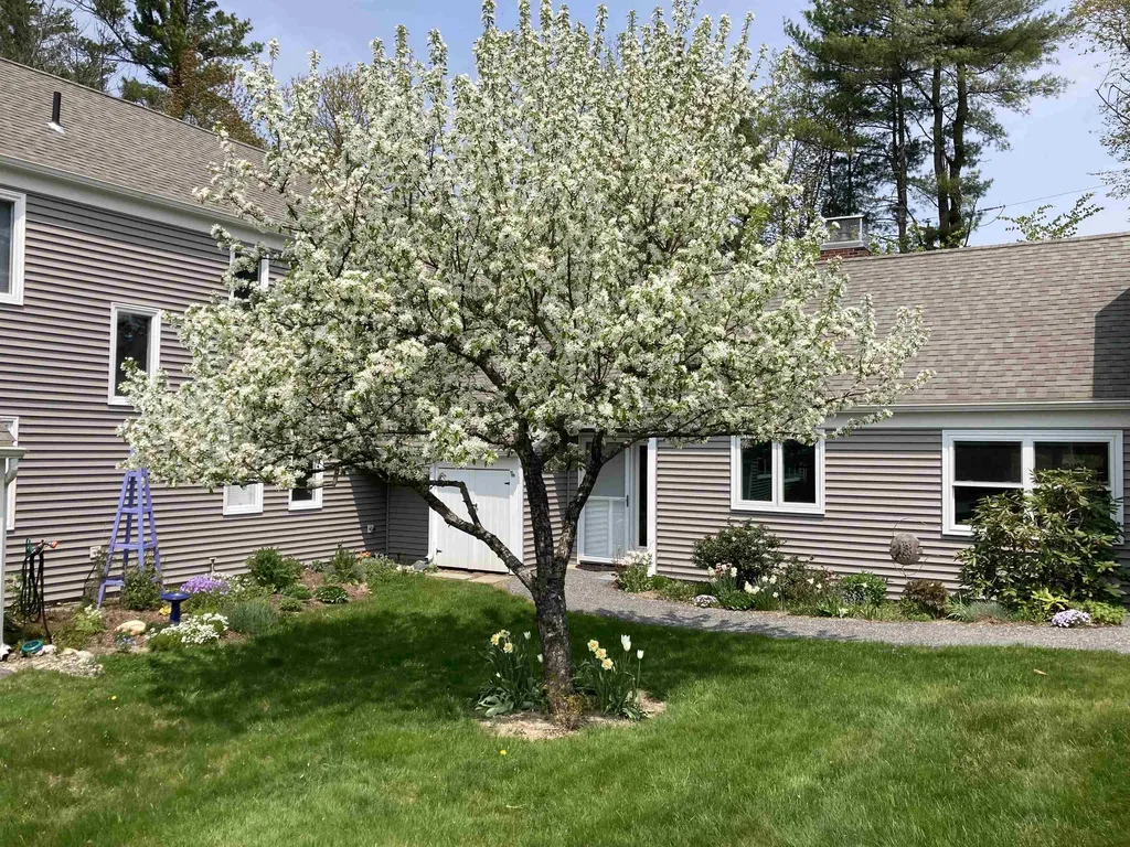 75 Hilltop Place New London NH 03257