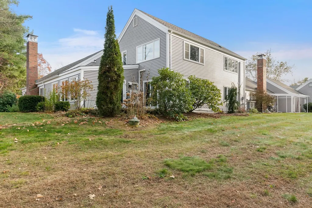 75 Hilltop Place New London NH 03257