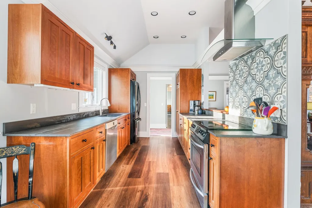 75 Hilltop Place New London NH 03257