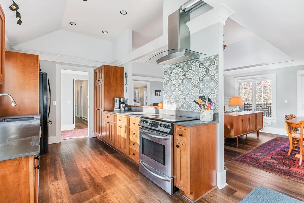 75 Hilltop Place New London NH 03257