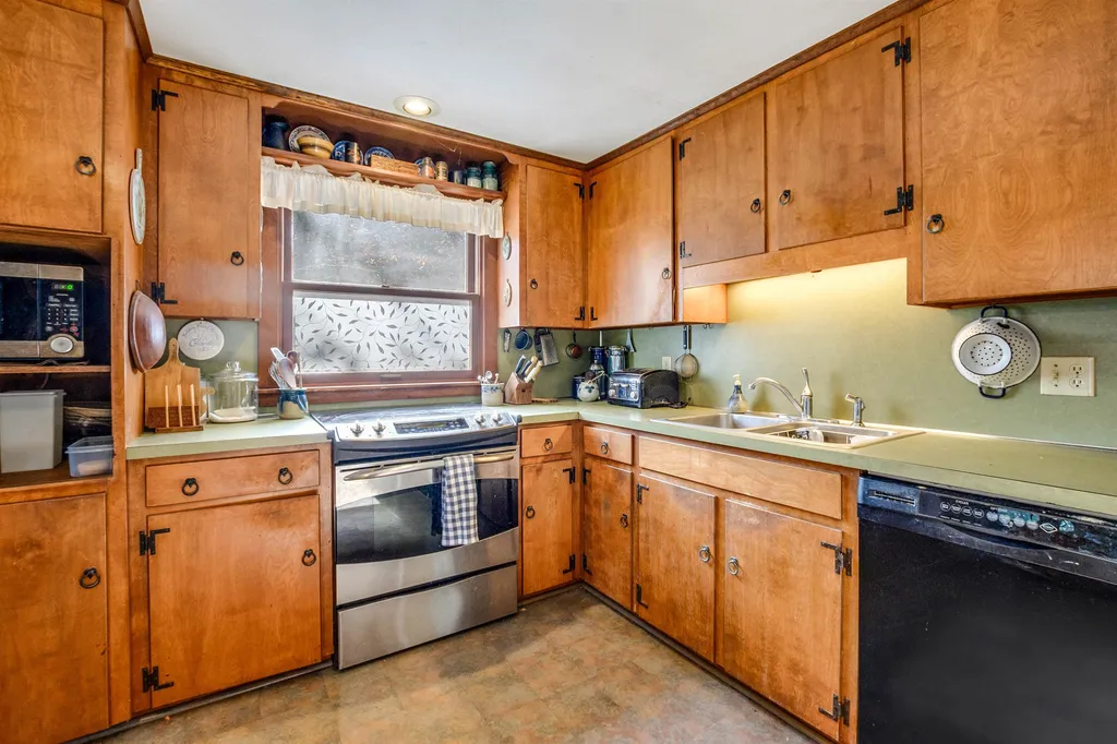 30 Ridgewood Road Sunapee NH 03782