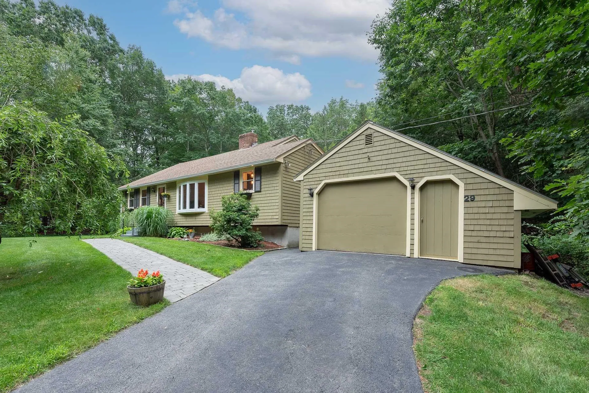 29 Royal Range Road Sandown NH 03873