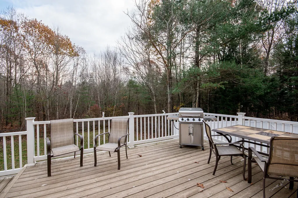 15 Fireside Drive Epping NH 03042