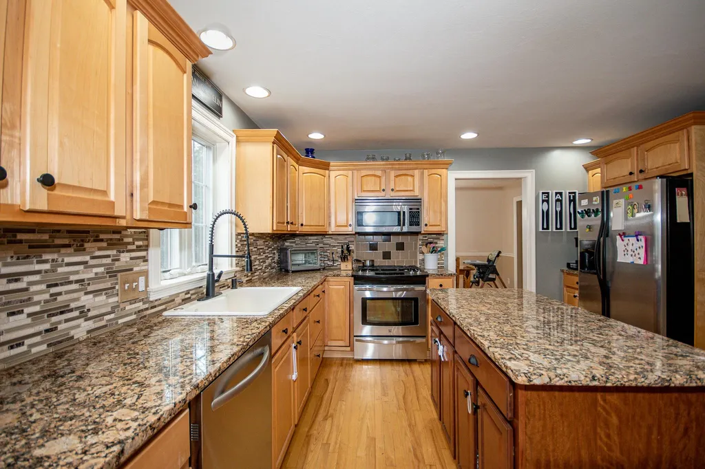 15 Fireside Drive Epping NH 03042