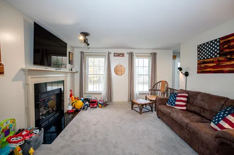 15 Fireside Drive Epping NH 03042