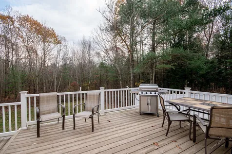 15 Fireside Drive Epping NH 03042