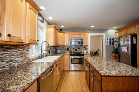 15 Fireside Drive Epping NH 03042
