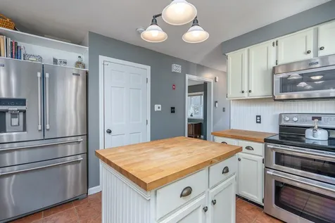 25 Schanda Drive Newmarket NH 03857
