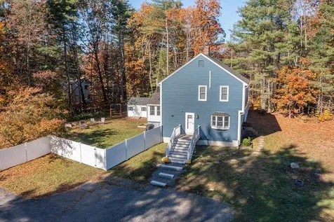 25 Schanda Drive Newmarket NH 03857