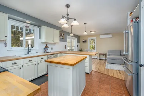 25 Schanda Drive Newmarket NH 03857