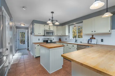 25 Schanda Drive Newmarket NH 03857