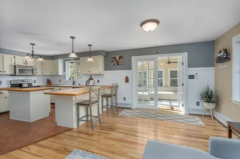 25 Schanda Drive Newmarket NH 03857