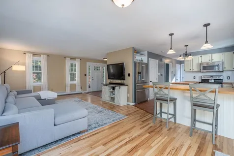 25 Schanda Drive Newmarket NH 03857
