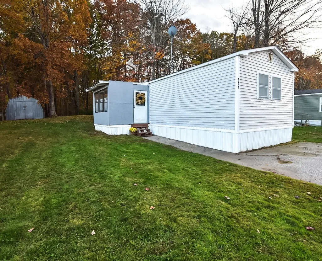 311 Sherwood Glen Somersworth NH 03878