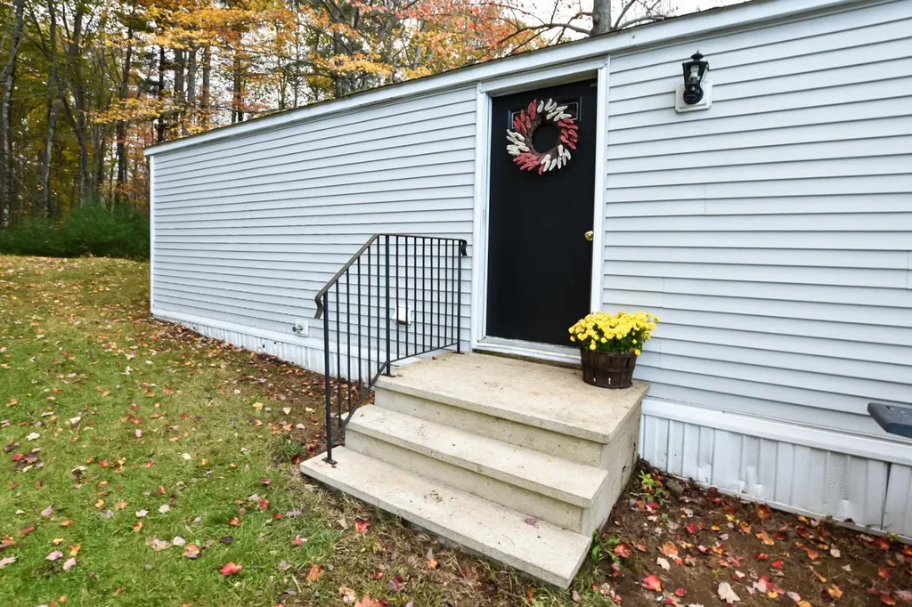 311 Sherwood Glen Somersworth NH 03878