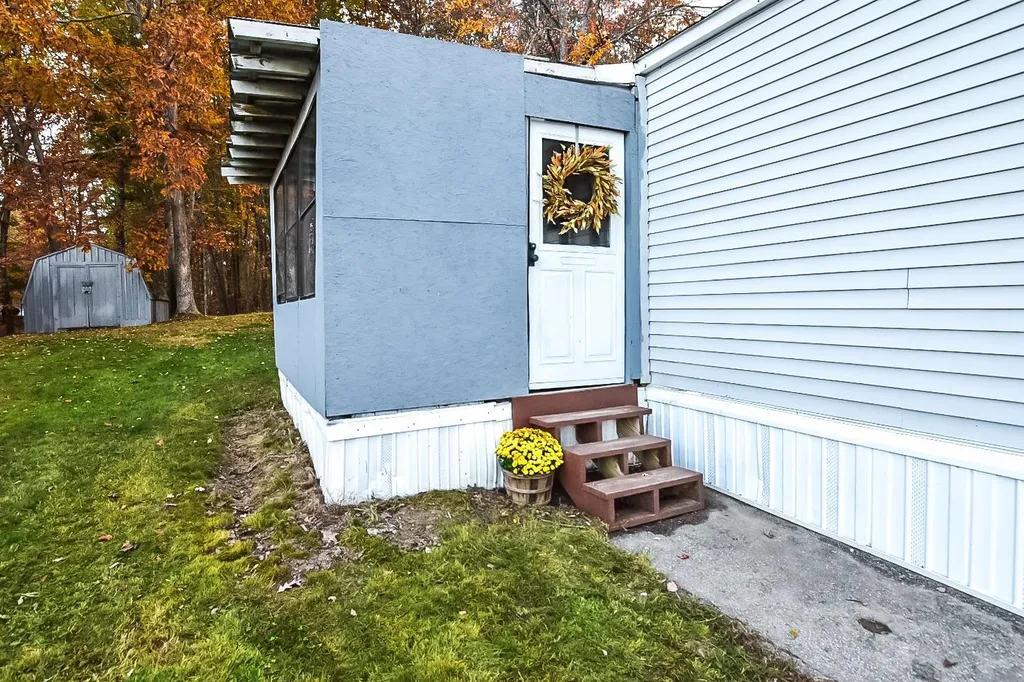 311 Sherwood Glen Somersworth NH 03878
